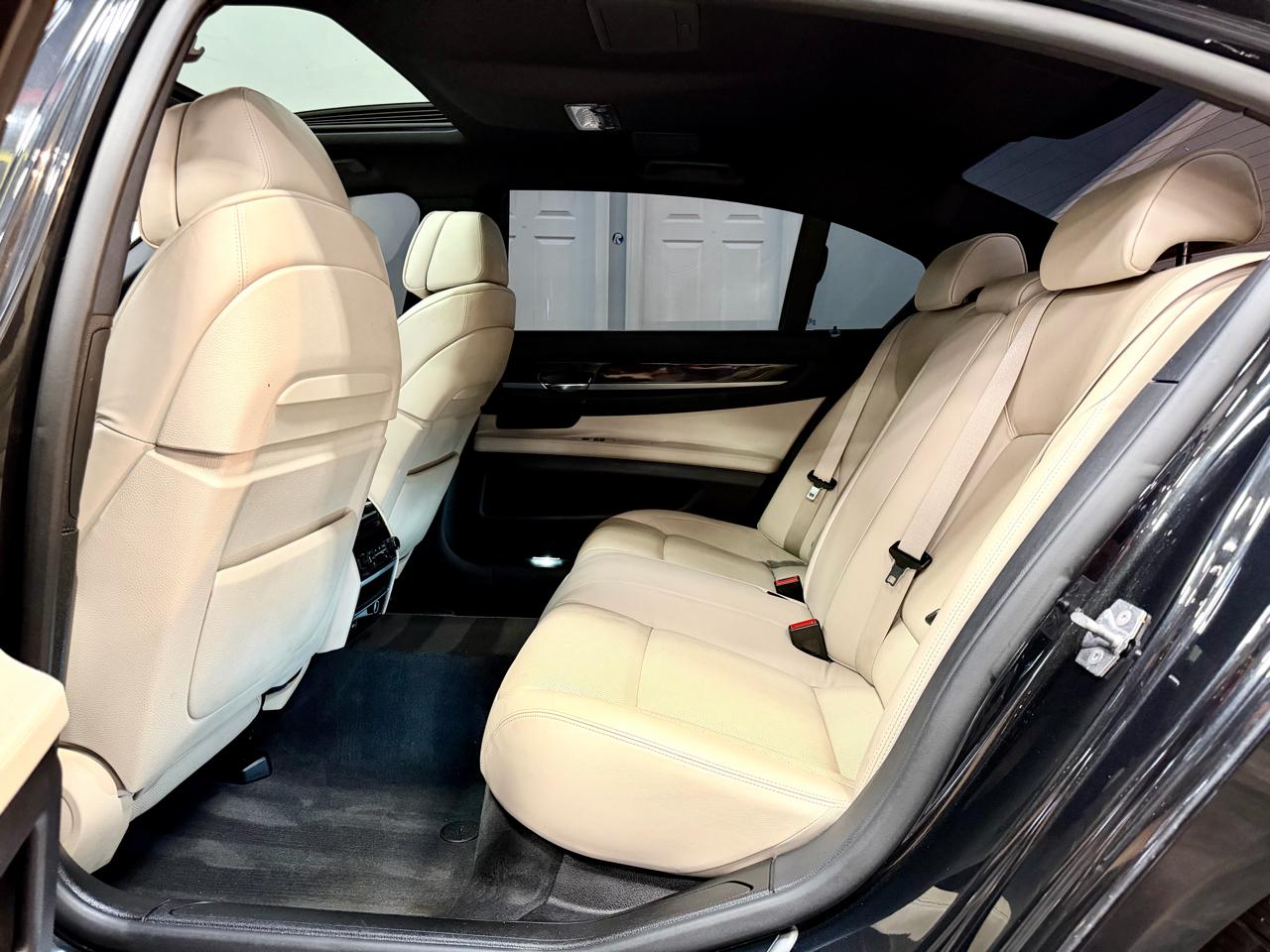 BMW 7 Series 4dr Sdn 750Li xDrive AWD 2012