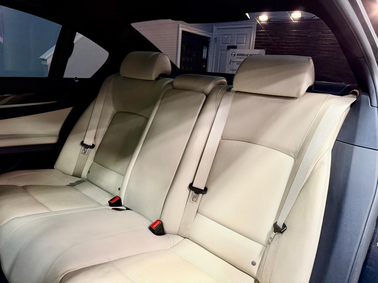 BMW 7 Series 4dr Sdn 750Li xDrive AWD 2012