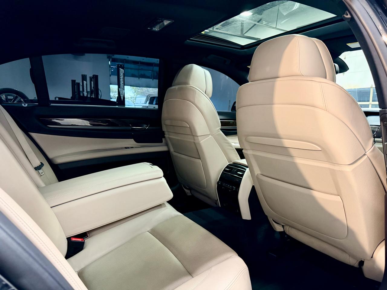 BMW 7 Series 4dr Sdn 750Li xDrive AWD 2012