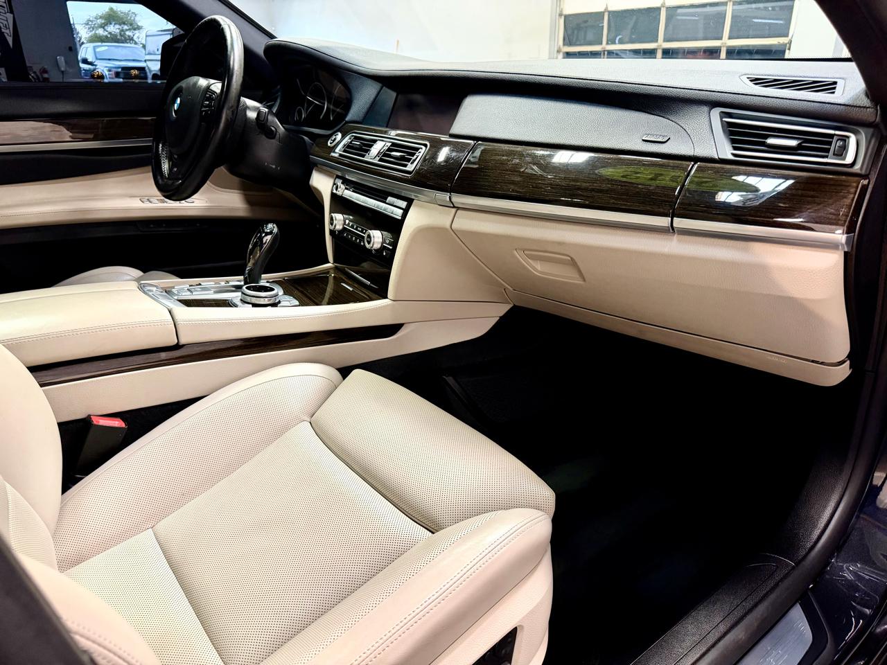 BMW 7 Series 4dr Sdn 750Li xDrive AWD 2012