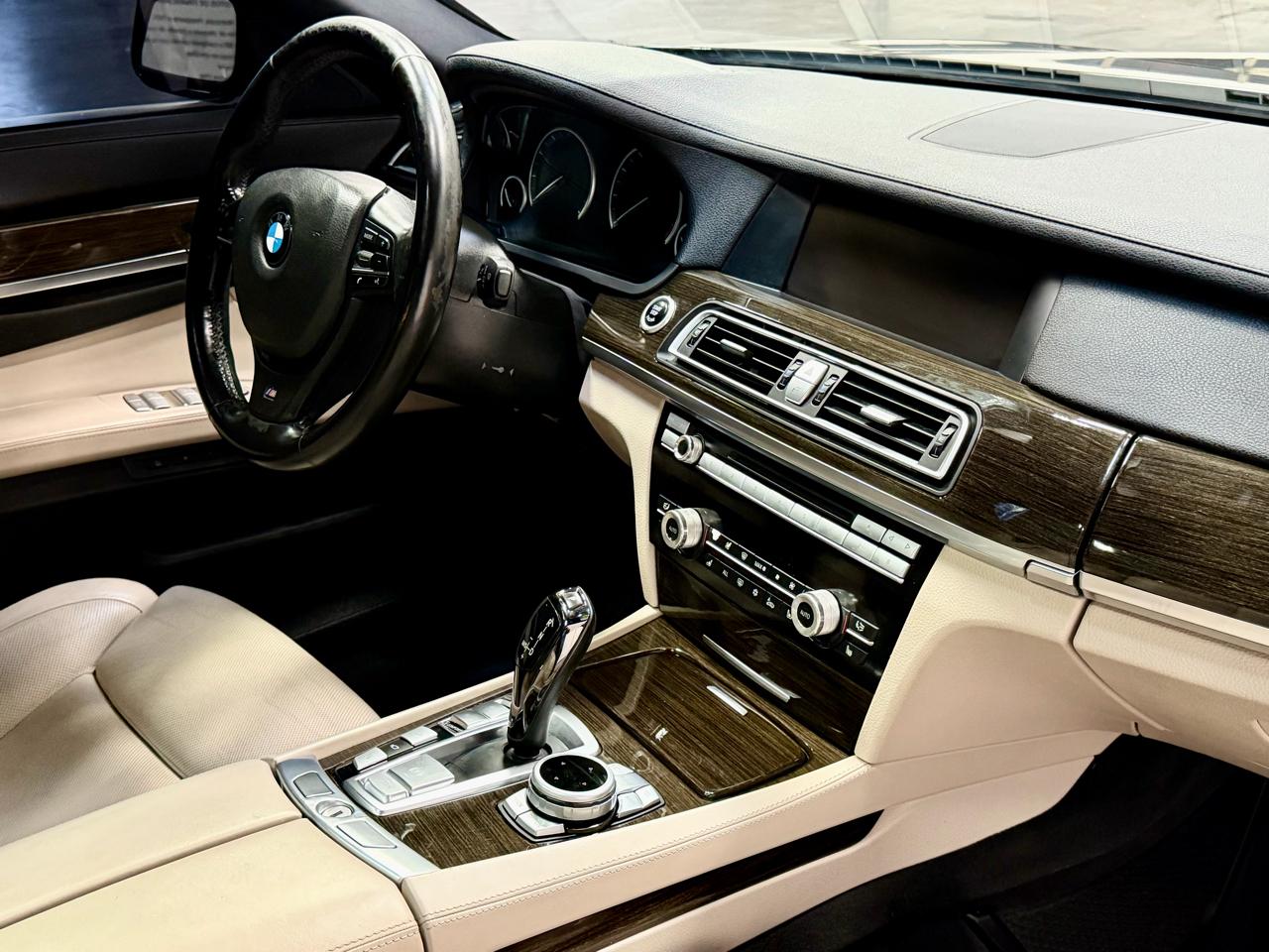 BMW 7 Series 4dr Sdn 750Li xDrive AWD 2012