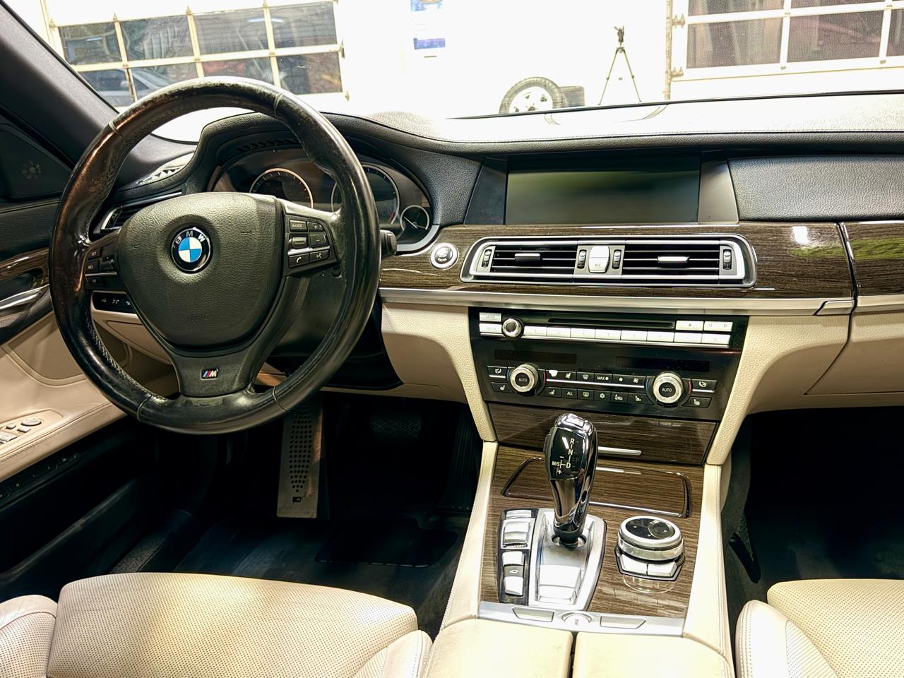 BMW 7 Series 4dr Sdn 750Li xDrive AWD 2012