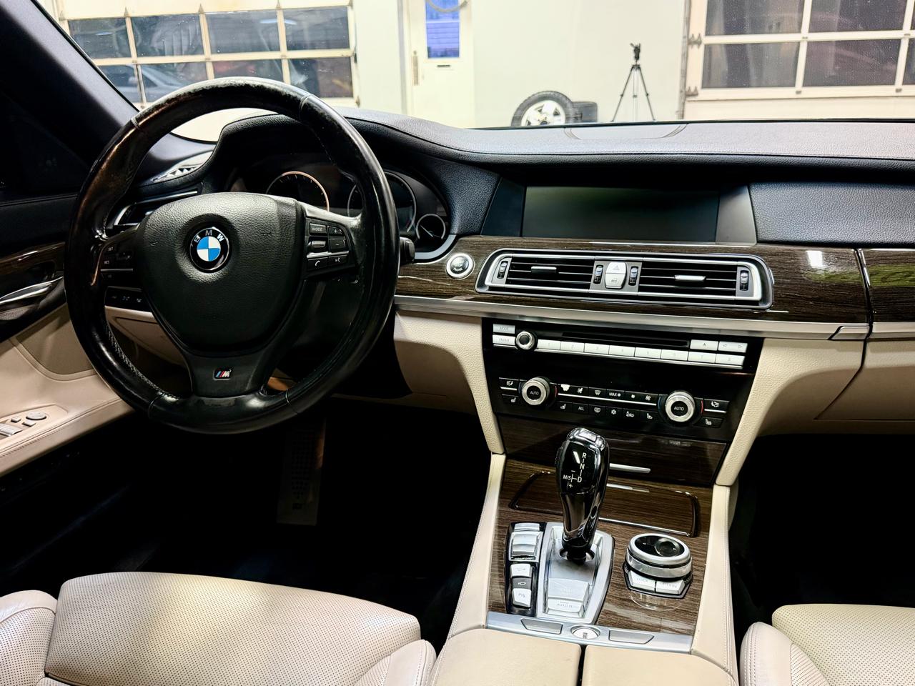 BMW 7 Series 4dr Sdn 750Li xDrive AWD 2012