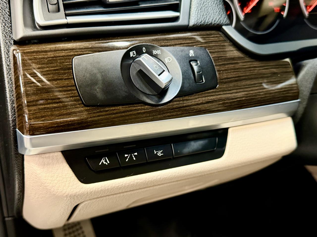 BMW 7 Series 4dr Sdn 750Li xDrive AWD 2012