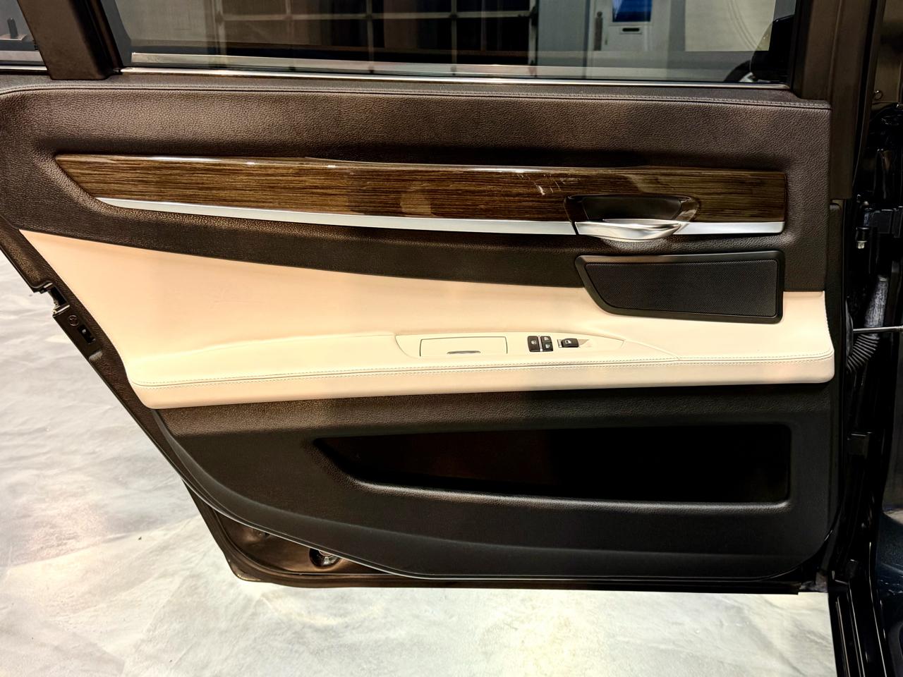 BMW 7 Series 4dr Sdn 750Li xDrive AWD 2012