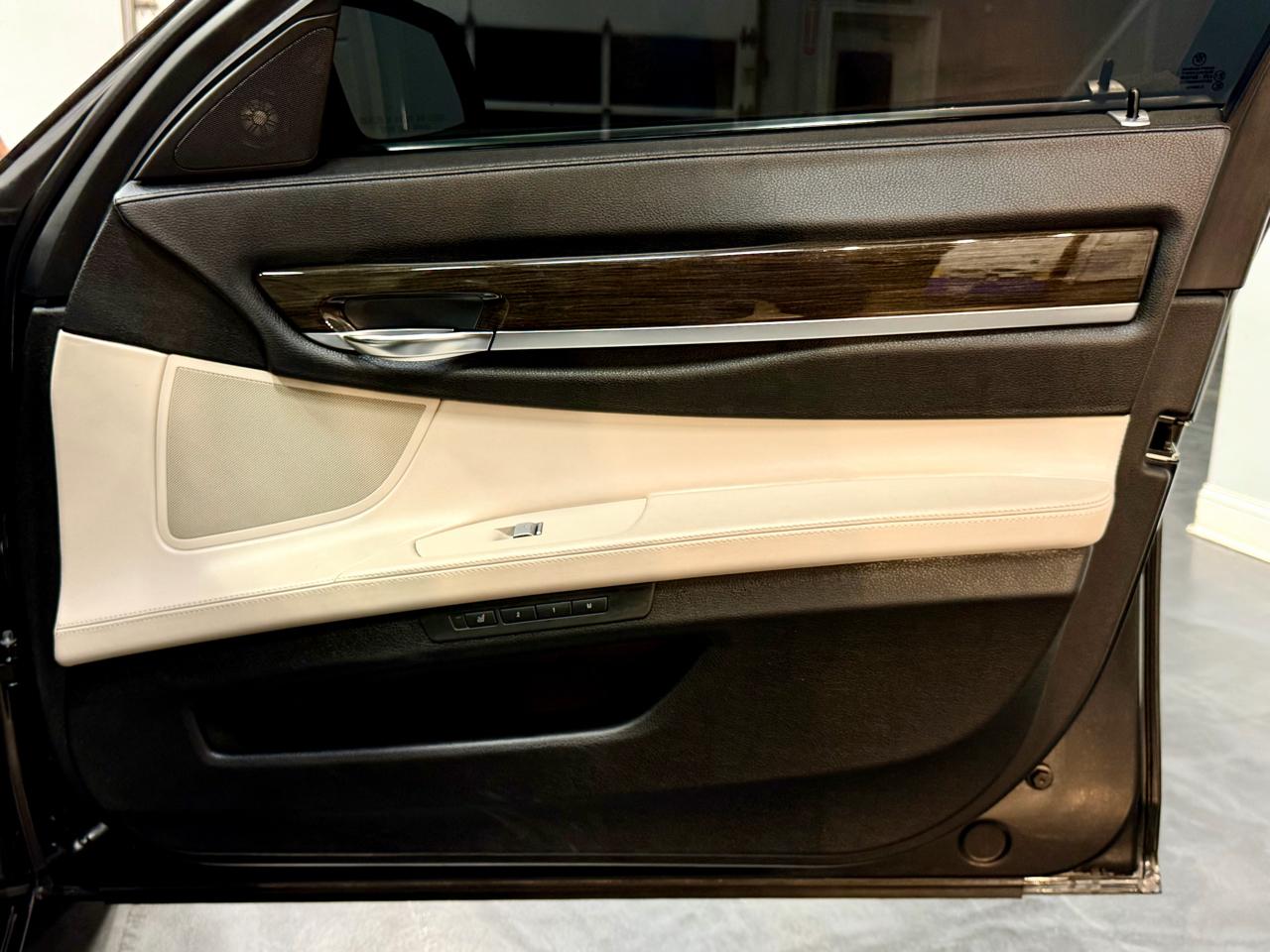 BMW 7 Series 4dr Sdn 750Li xDrive AWD 2012