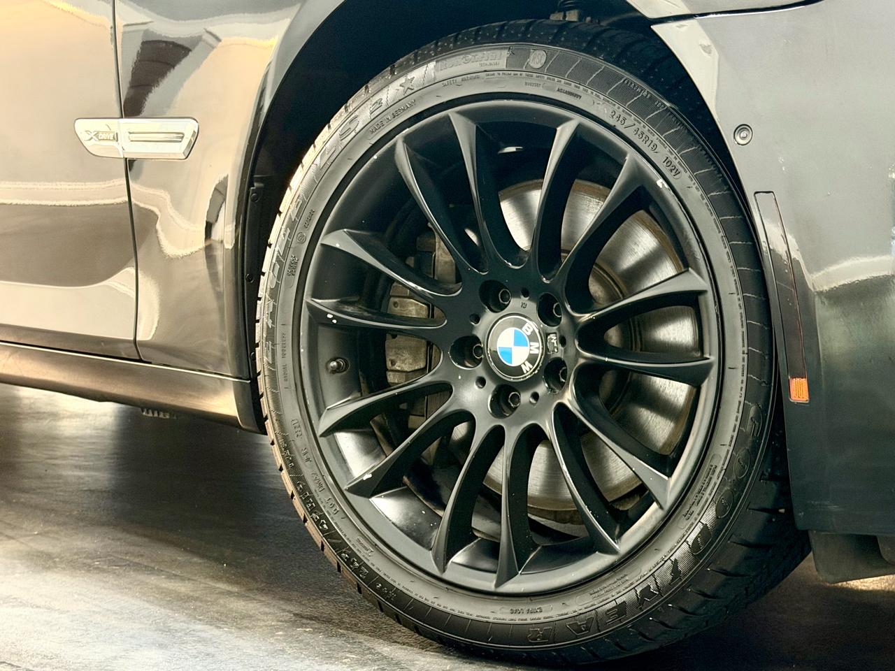 BMW 7 Series 4dr Sdn 750Li xDrive AWD 2012