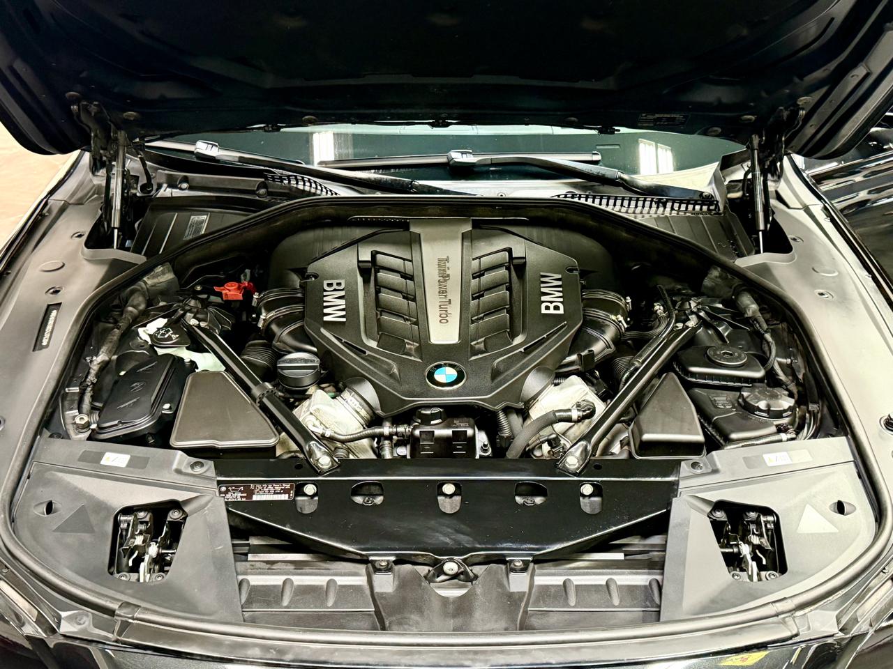 BMW 7 Series 4dr Sdn 750Li xDrive AWD 2012