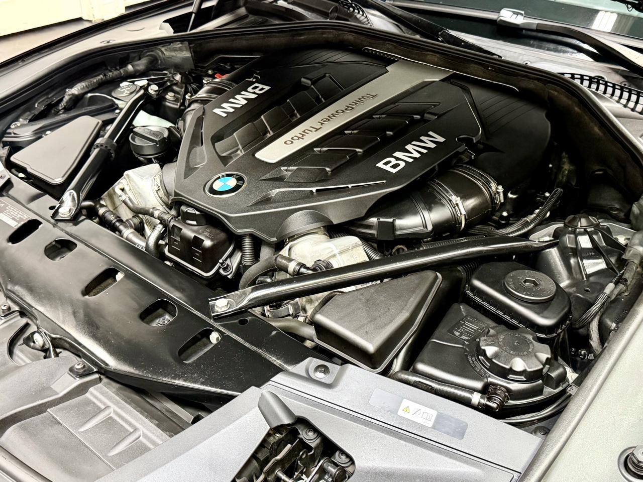 BMW 7 Series 4dr Sdn 750Li xDrive AWD 2012