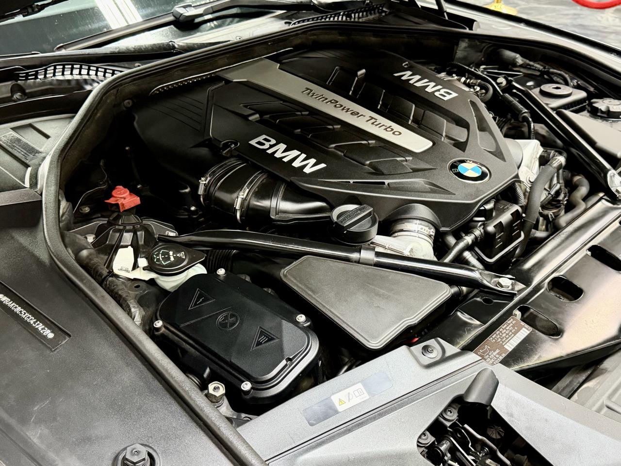 BMW 7 Series 4dr Sdn 750Li xDrive AWD 2012