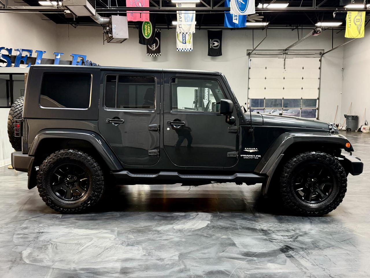 Jeep Wrangler Unlimited 4WD 4dr Sahara 2010