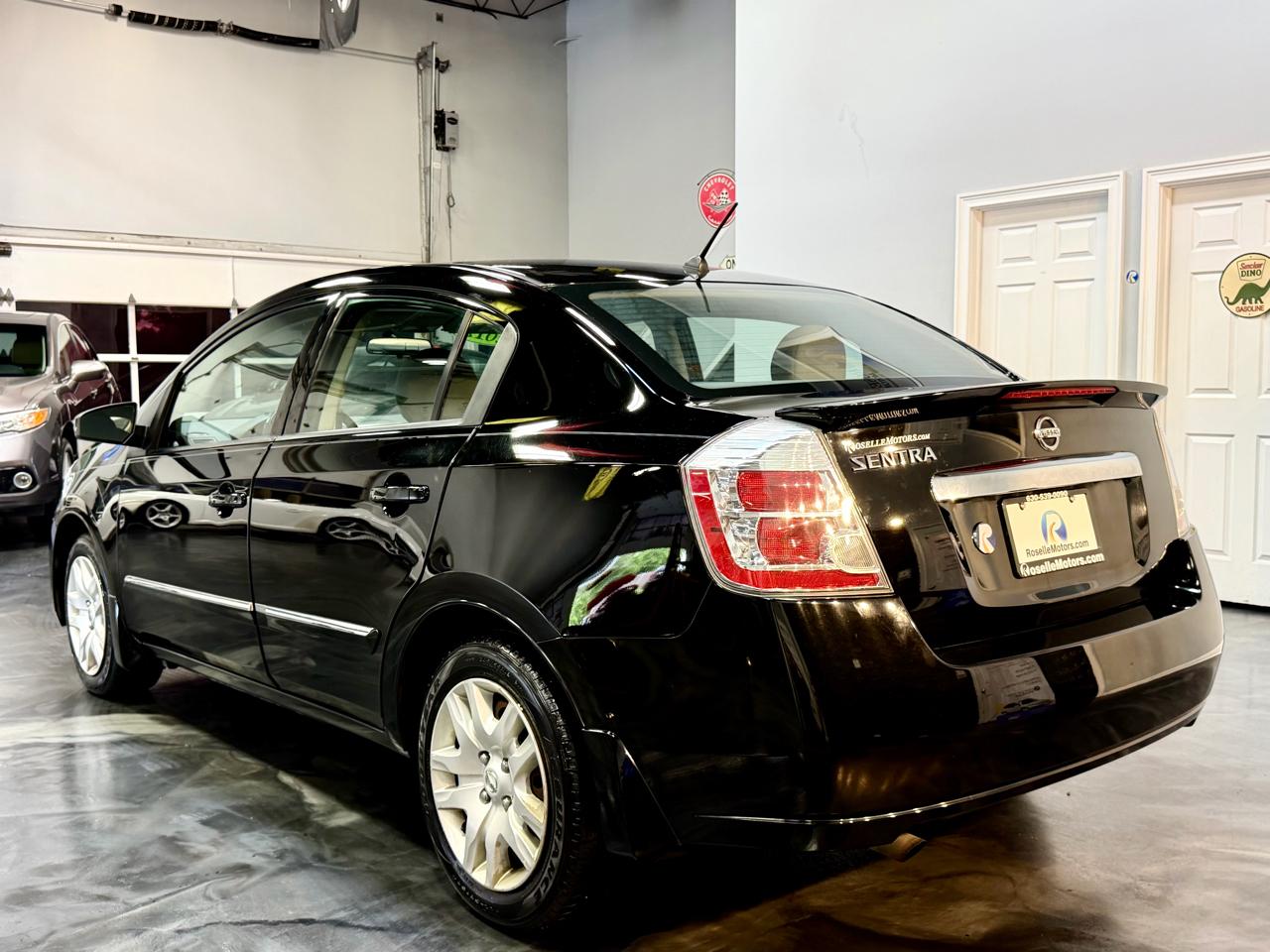 Nissan Sentra 4dr Sdn I4 CVT 2.0 S 2012