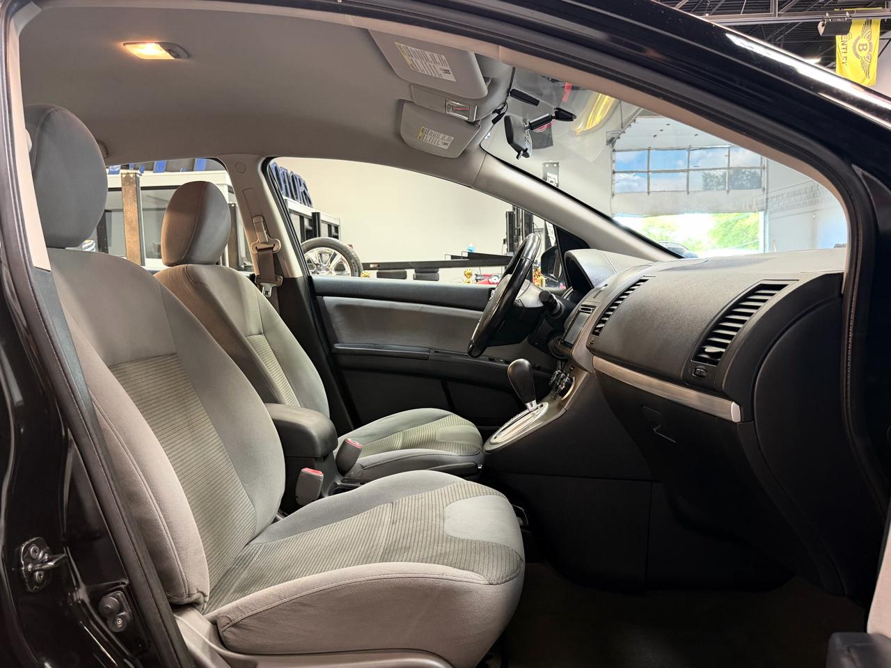 Nissan Sentra 4dr Sdn I4 CVT 2.0 S 2012