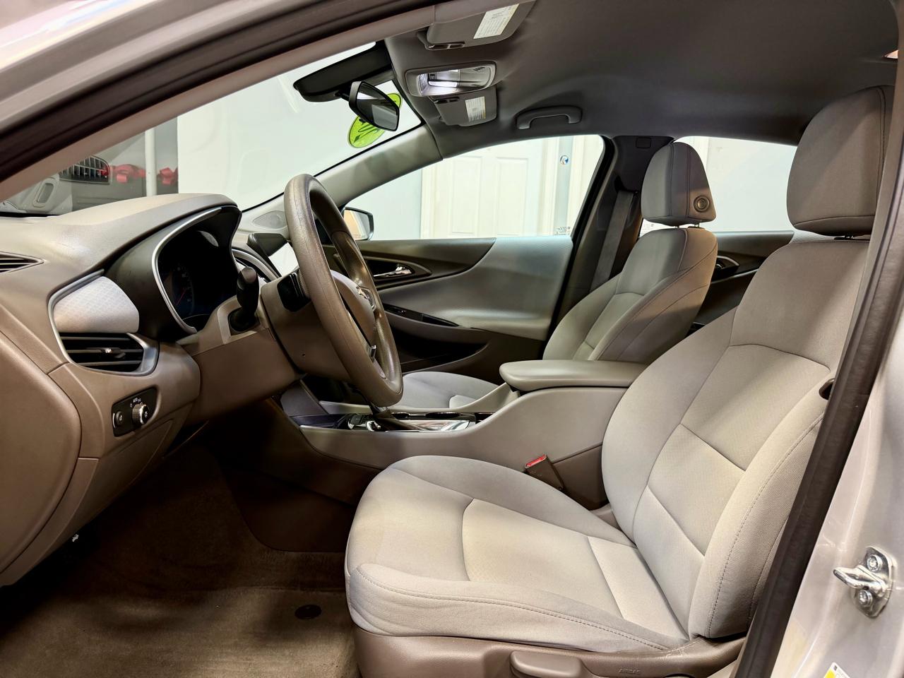 Chevrolet Malibu 4dr Sdn LS w/1FL 2020