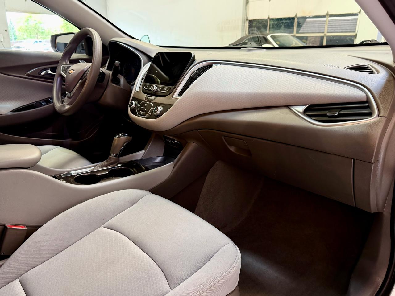 Chevrolet Malibu 4dr Sdn LS w/1FL 2020