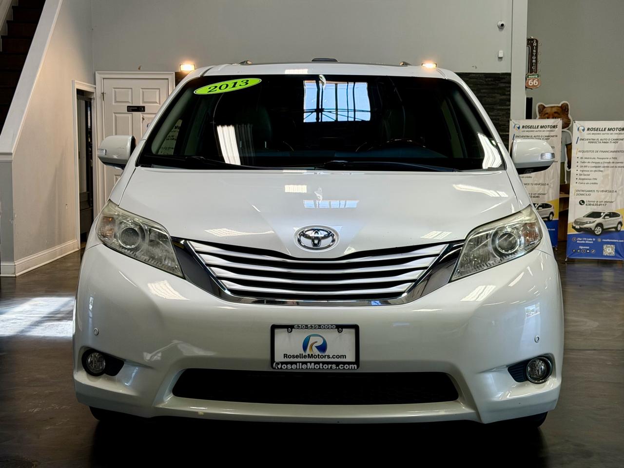 Toyota Sienna 5dr 7-Pass Van V6 XLE AWD (Natl) 2013