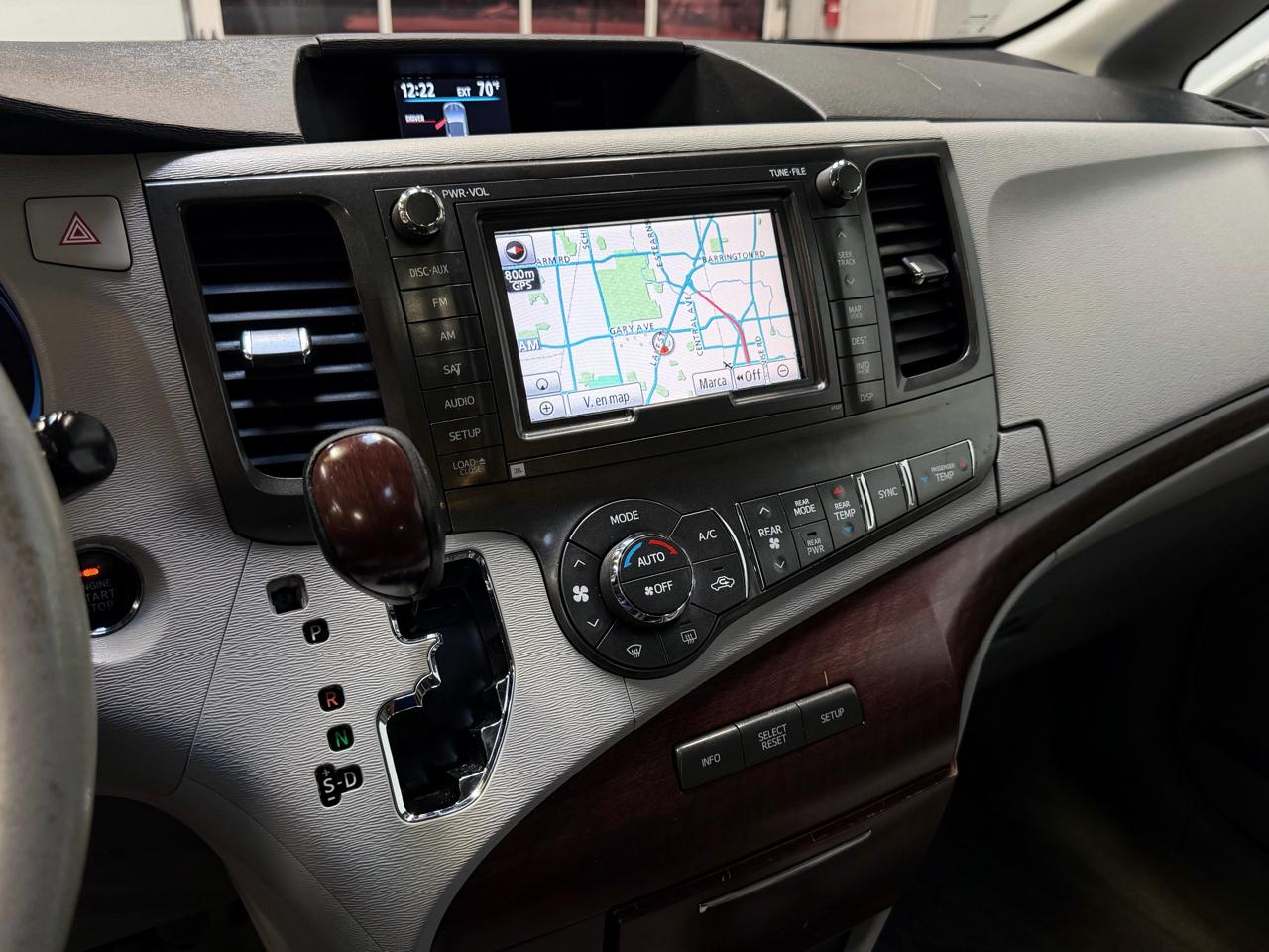 Toyota Sienna 5dr 7-Pass Van V6 XLE AWD (Natl) 2013
