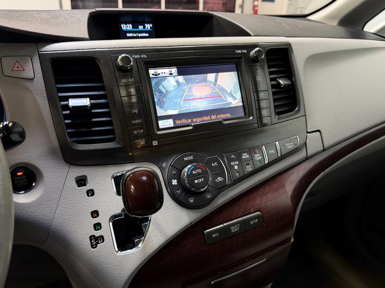 Toyota Sienna 5dr 7-Pass Van V6 XLE AWD (Natl) 2013