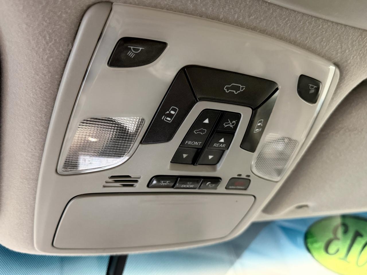 Toyota Sienna 5dr 7-Pass Van V6 XLE AWD (Natl) 2013