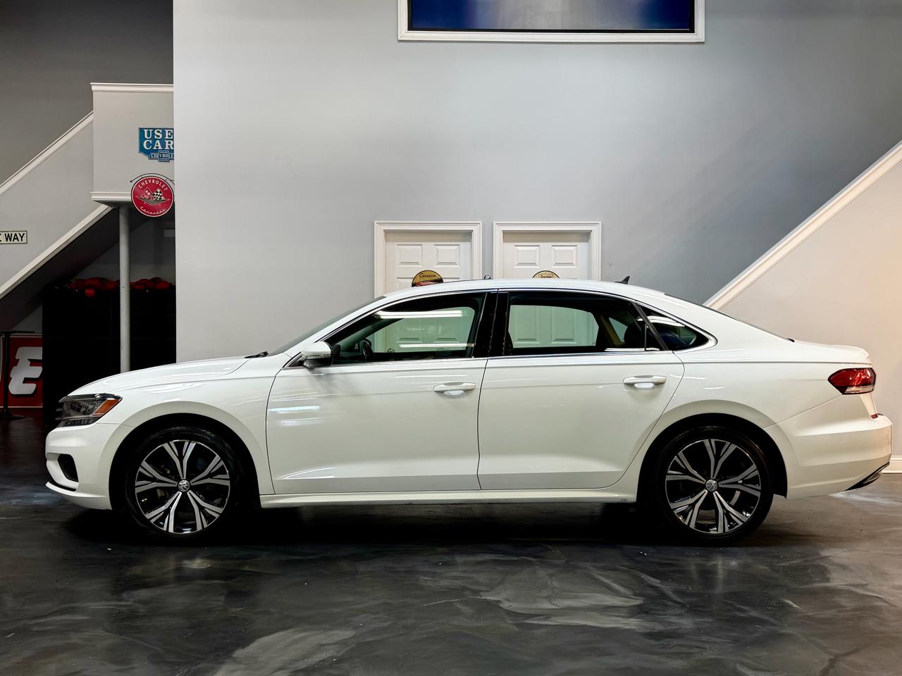 2021 Volkswagen Passat 2.0T SE Auto's photo