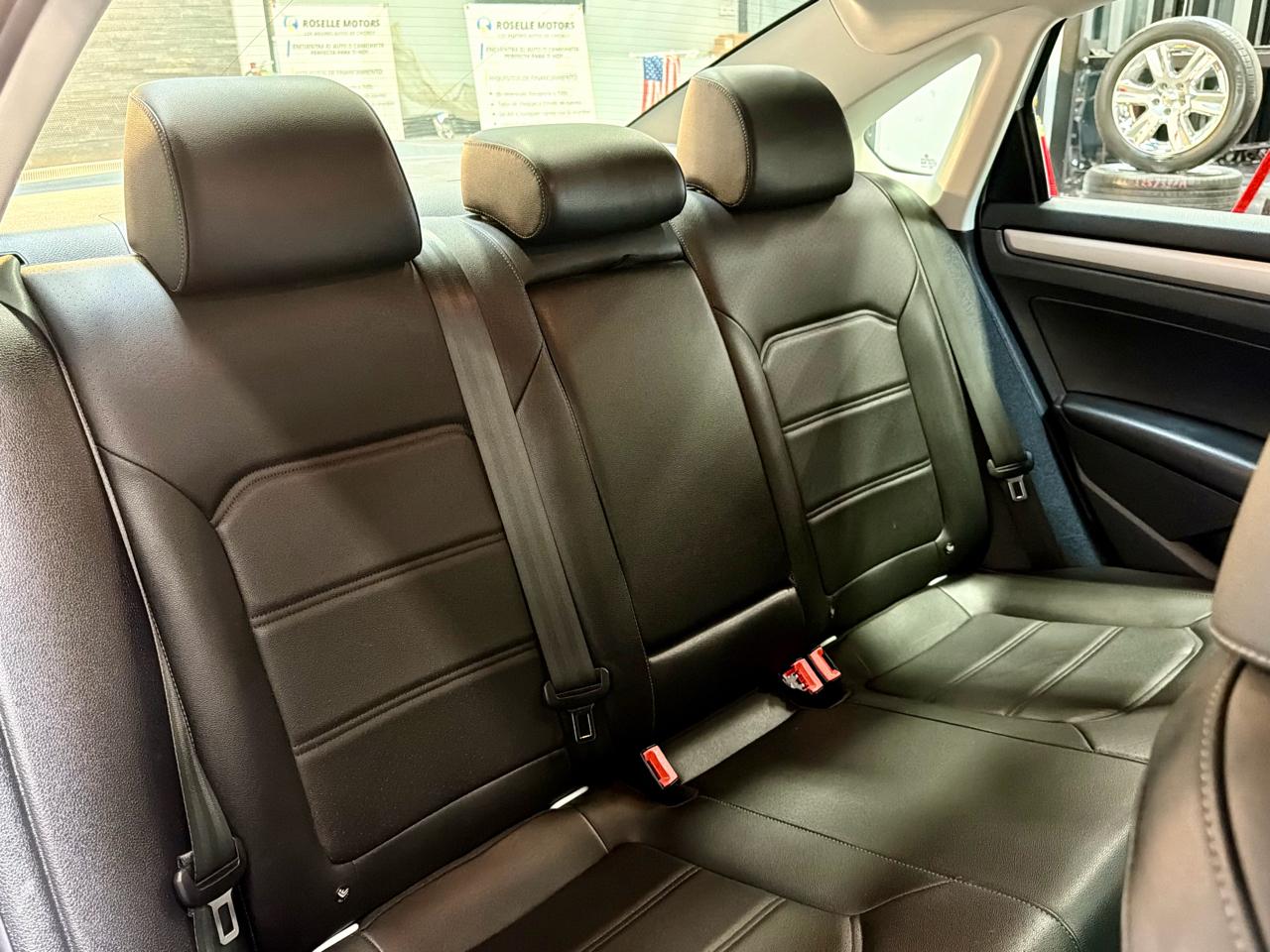 Volkswagen Passat 2.0T SE Auto 2021