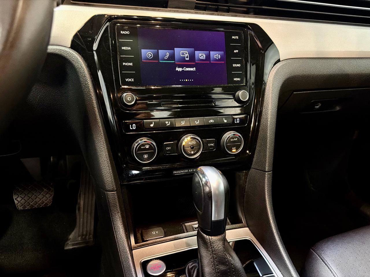 Volkswagen Passat 2.0T SE Auto 2021