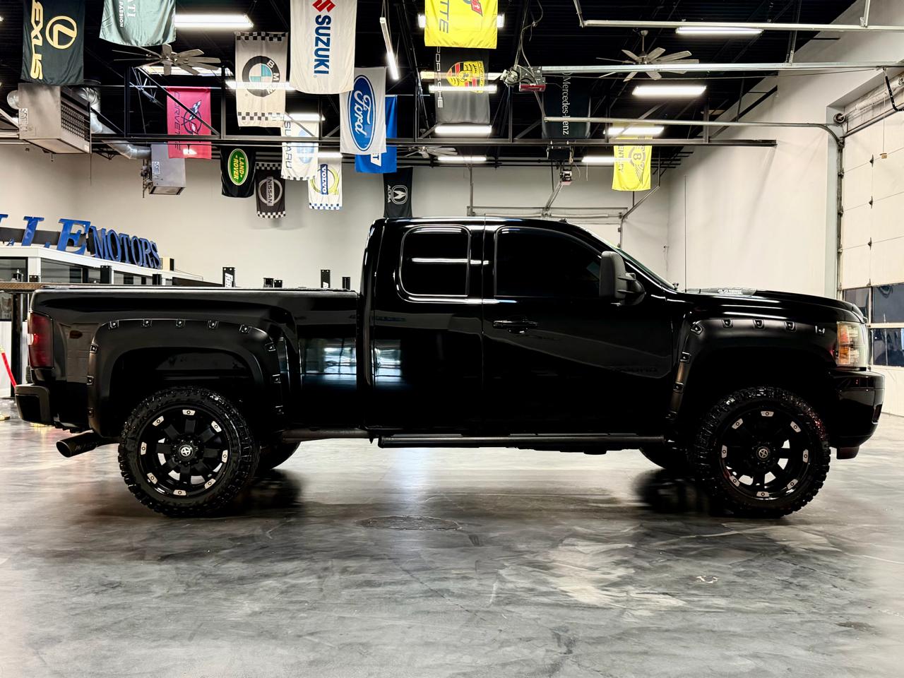 Chevrolet Silverado 2500HD 4WD Ext Cab 144.2" LTZ 2011