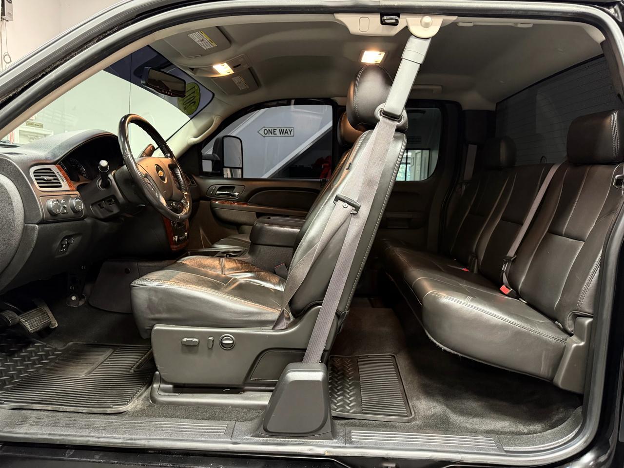 Chevrolet Silverado 2500HD 4WD Ext Cab 144.2" LTZ 2011