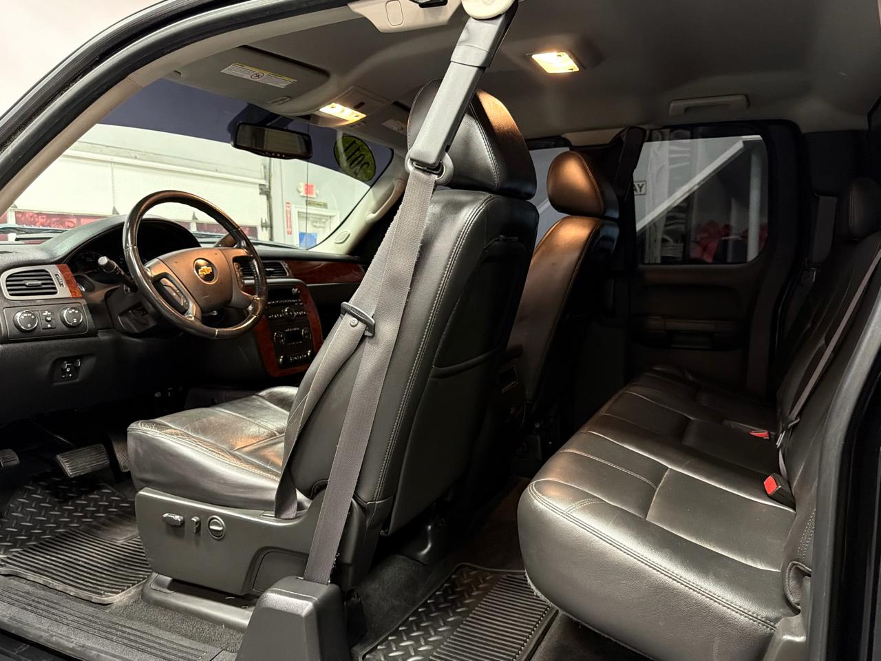 Chevrolet Silverado 2500HD 4WD Ext Cab 144.2" LTZ 2011