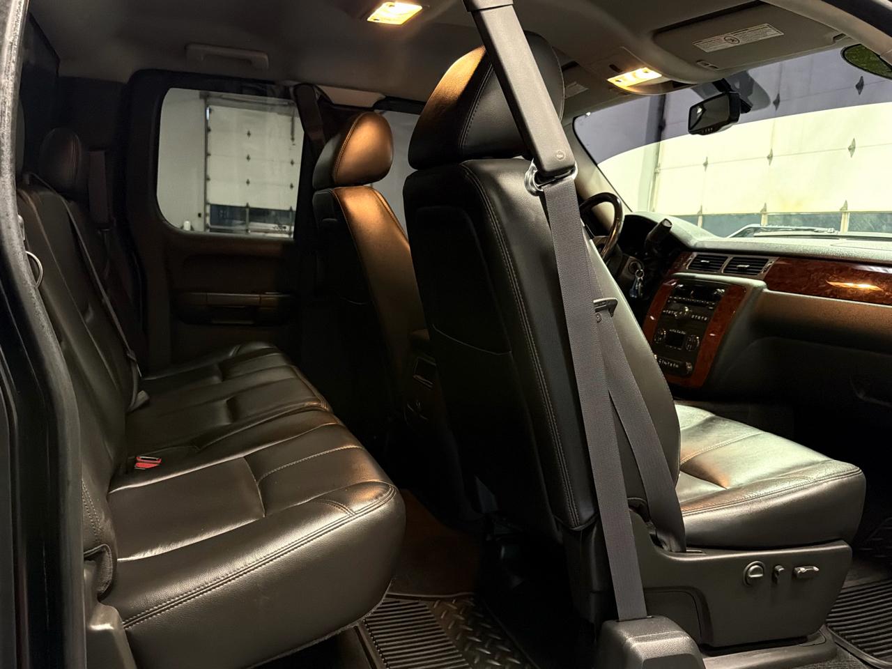 Chevrolet Silverado 2500HD 4WD Ext Cab 144.2" LTZ 2011