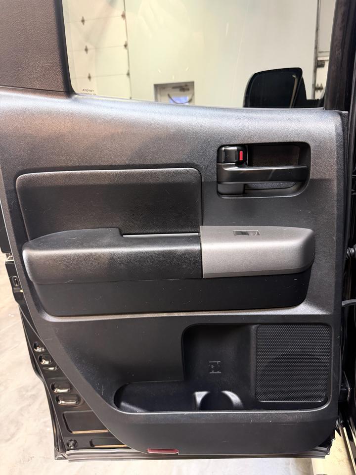 Toyota Tundra 4WD  2011