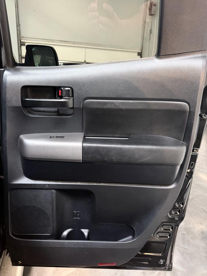 Toyota Tundra 4WD  2011
