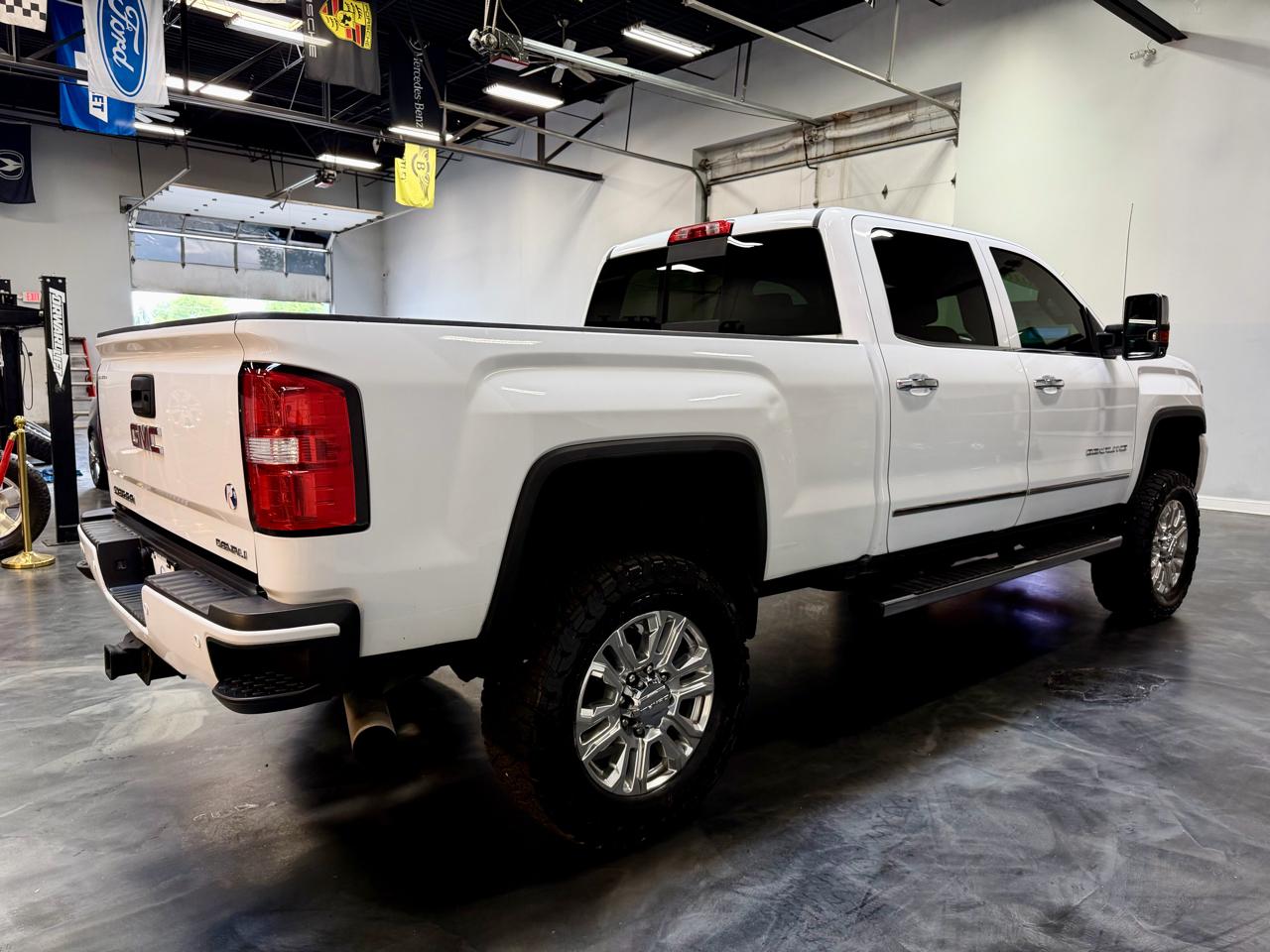 GMC Sierra 2500HD 4WD Crew Cab 153.7" Denali 2016