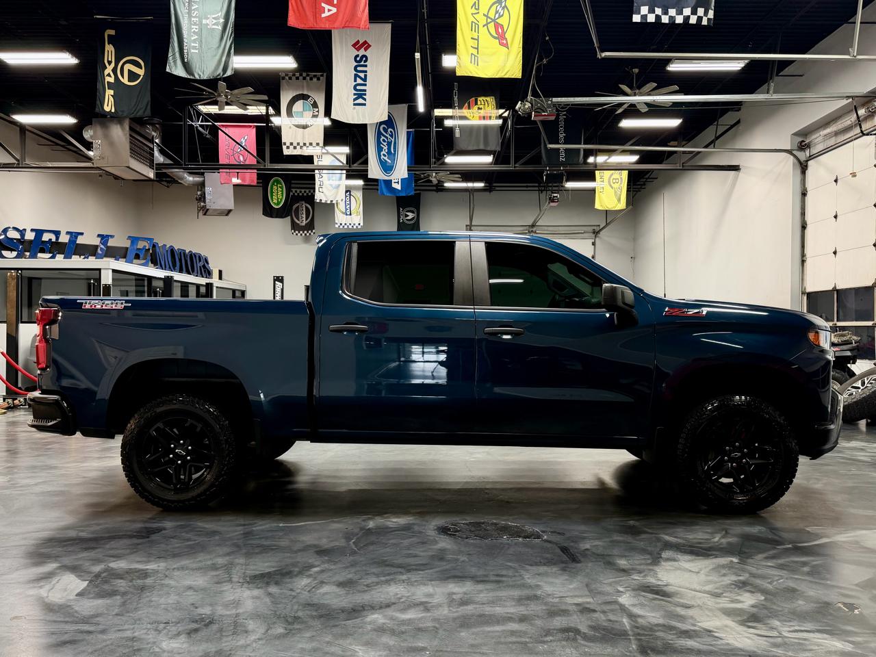 Chevrolet Silverado 1500 4WD Crew Cab 147" Custom Trail Boss 2019