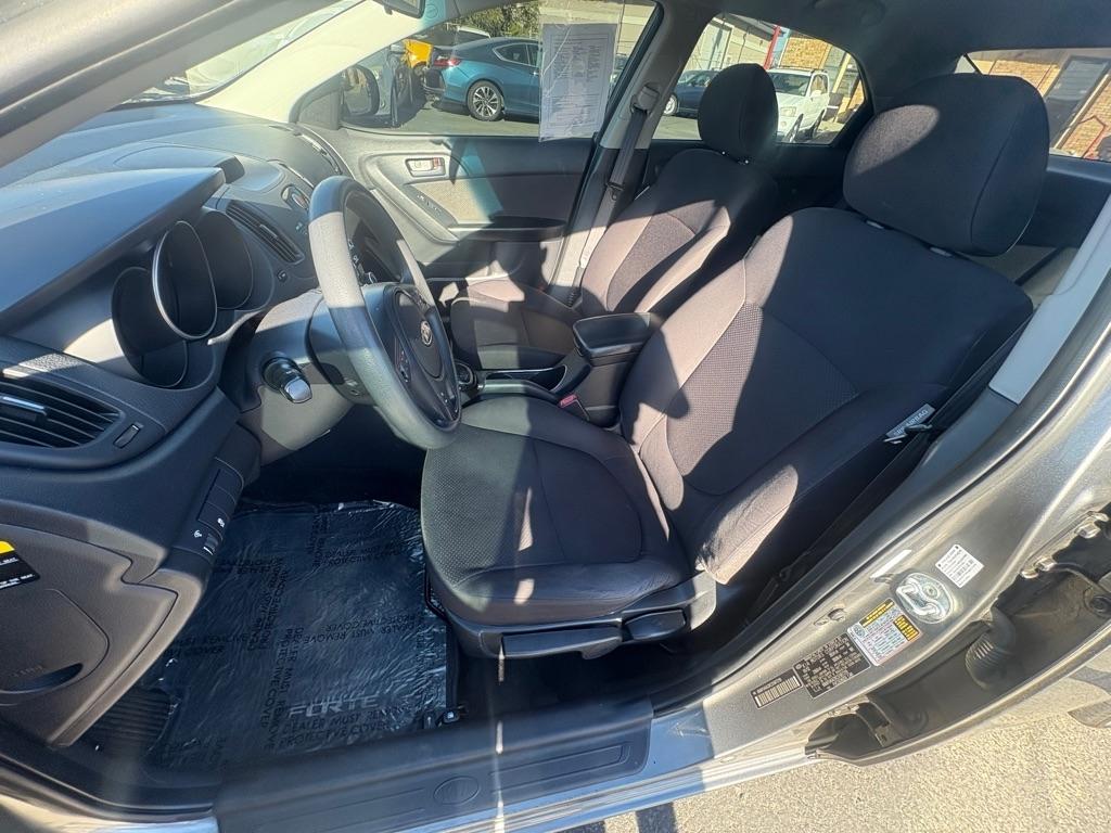 Kia Forte photo 9