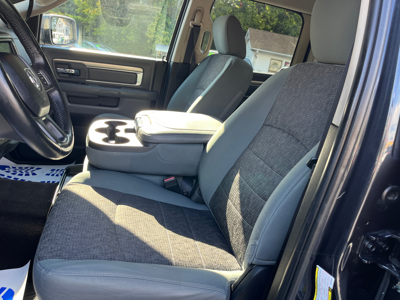 RAM 1500 4WD Crew Cab 140.5" Big Horn 2016 RAM 1500 4WD Crew Cab 140.5" Big Horn 2016