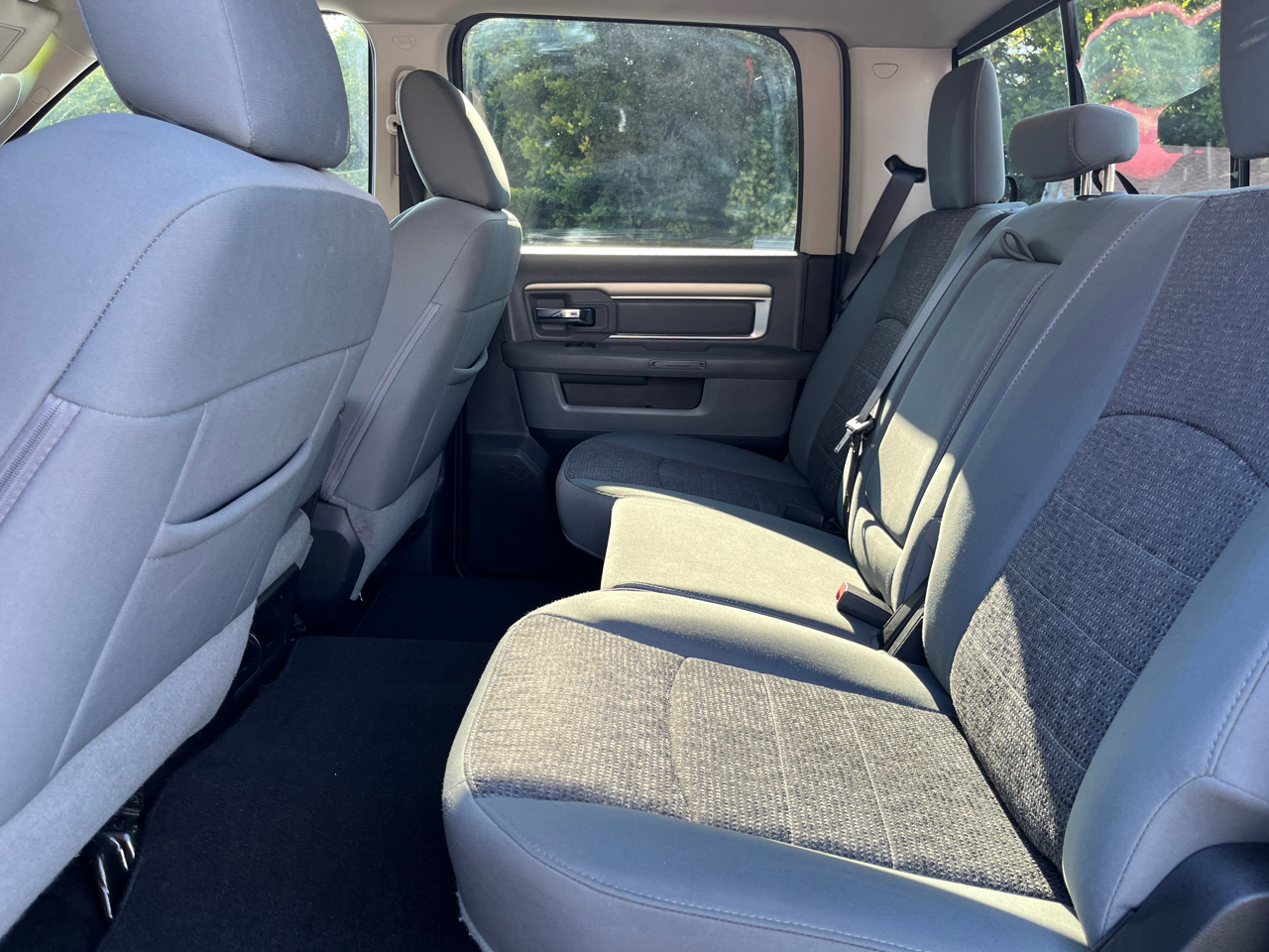 RAM 1500 4WD Crew Cab 140.5" Big Horn 2016 RAM 1500 4WD Crew Cab 140.5" Big Horn 2016