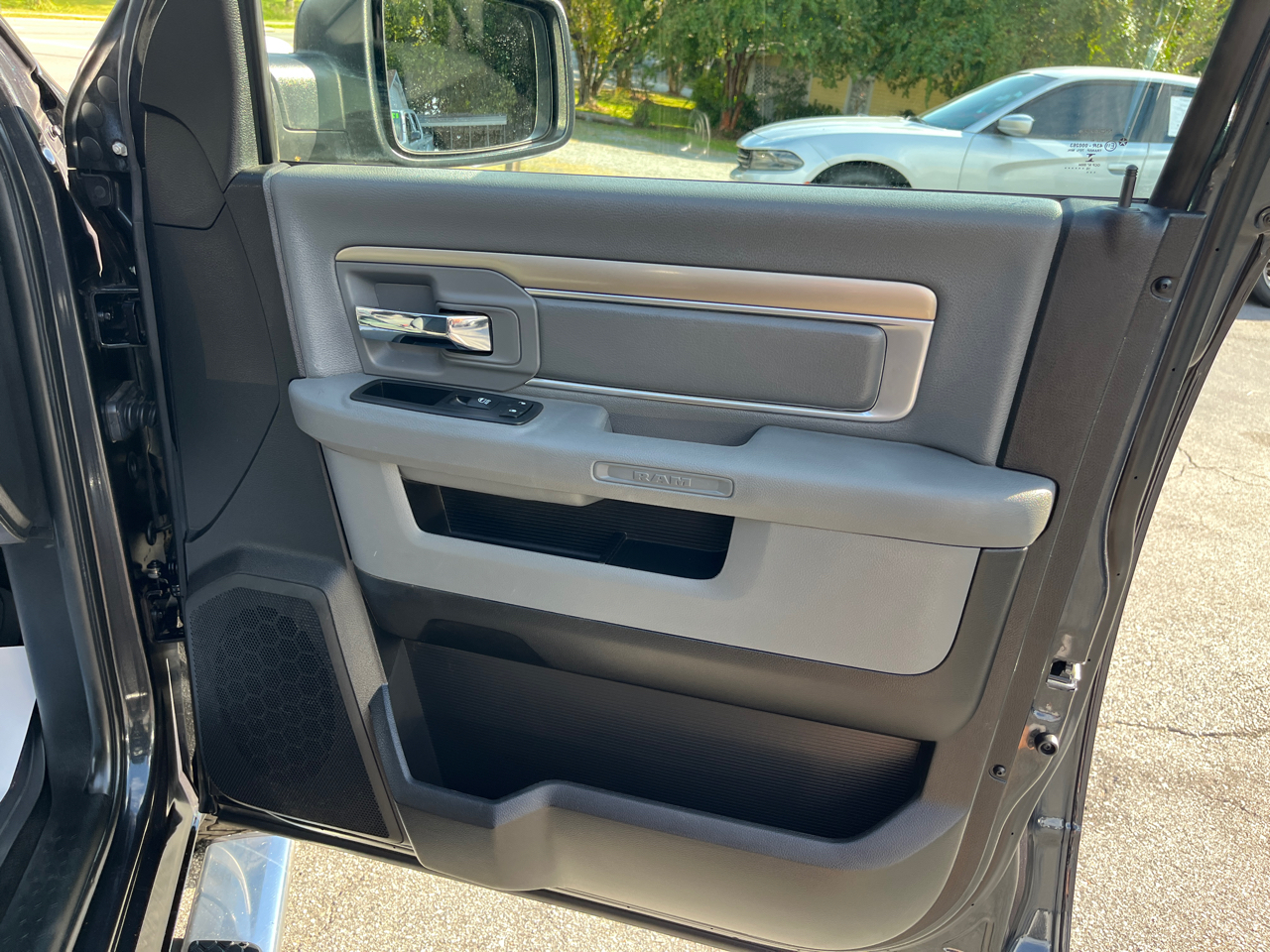 RAM 1500 4WD Crew Cab 140.5" Big Horn 2016 RAM 1500 4WD Crew Cab 140.5" Big Horn 2016