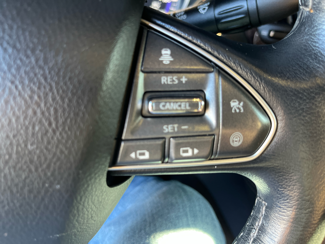 Infiniti Q50 Hybrid Premium AWD 2015