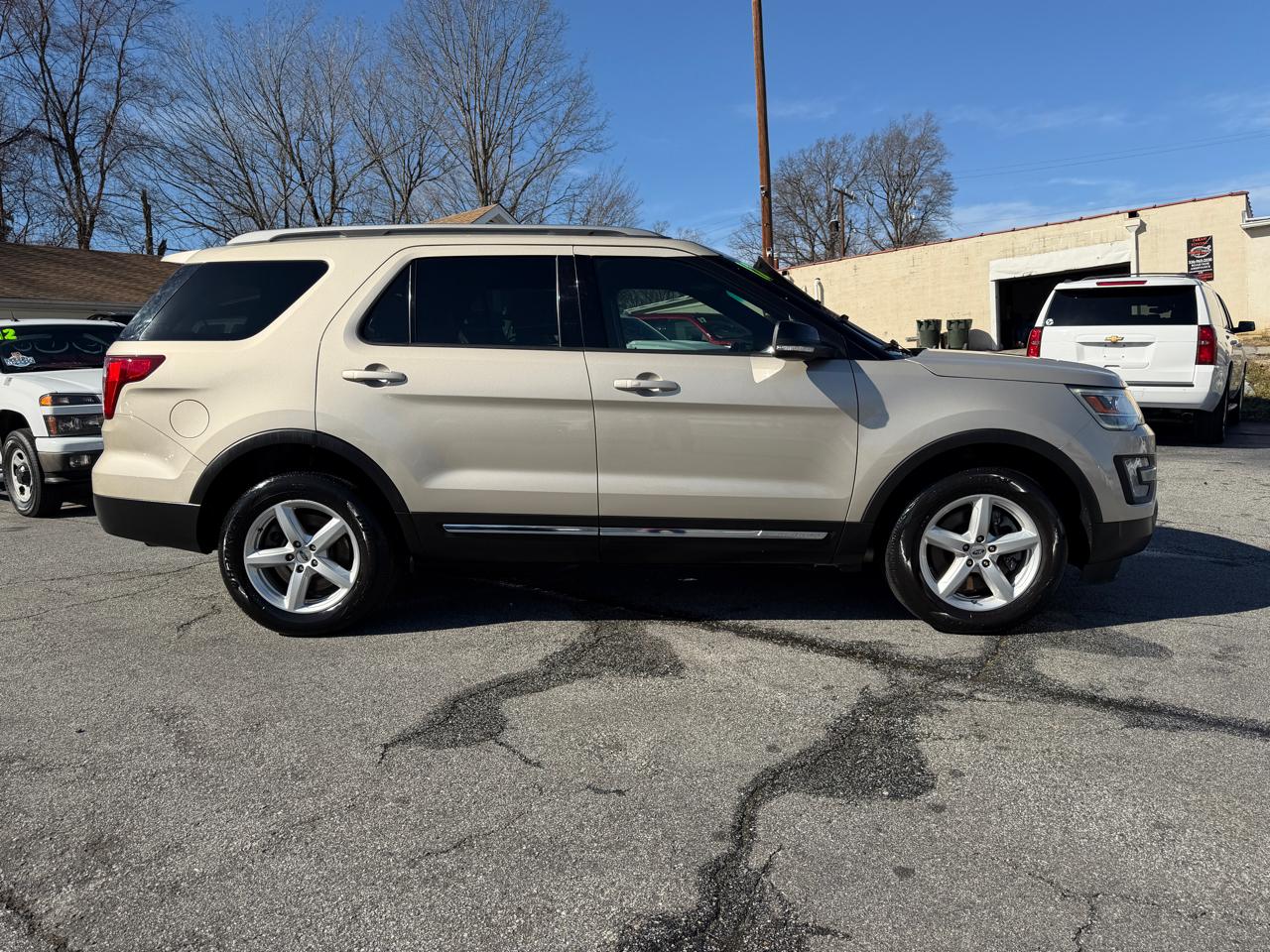 Ford Explorer 4dr 112" WB XLT 4WD 2017