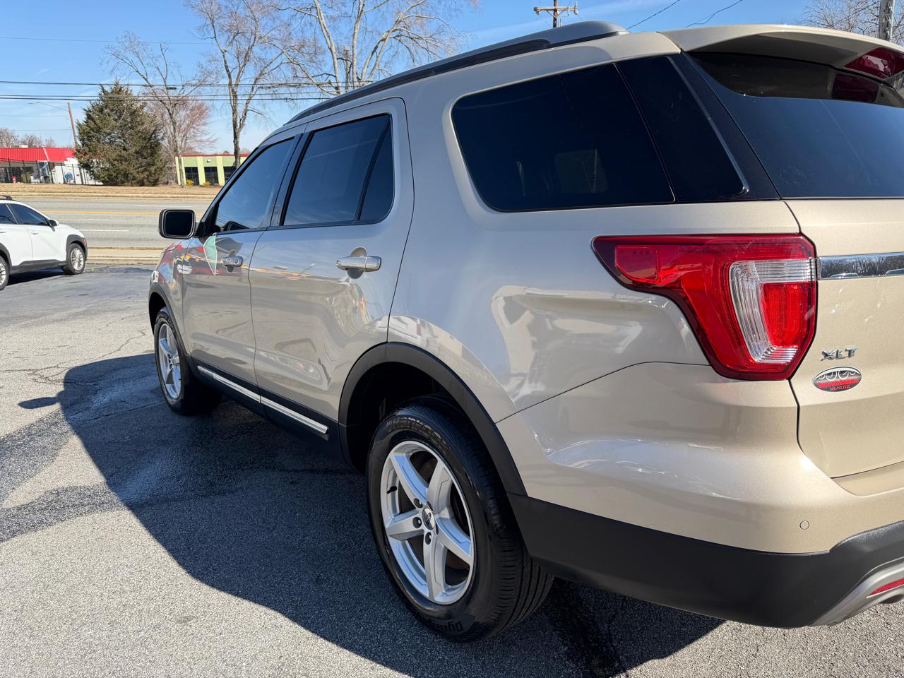 Ford Explorer 4dr 112" WB XLT 4WD 2017