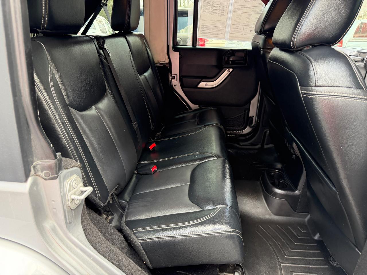 Jeep Wrangler Unlimited Sahara 4WD 2017