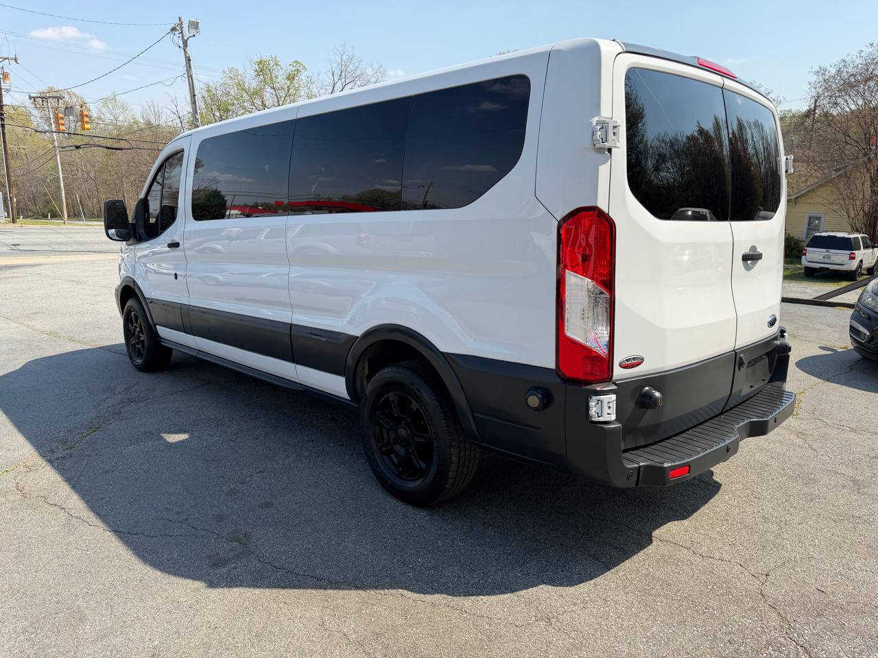 Ford Transit 350 Wagon Low Roof XLT 60/40 Pass. 148-in. WB 2016