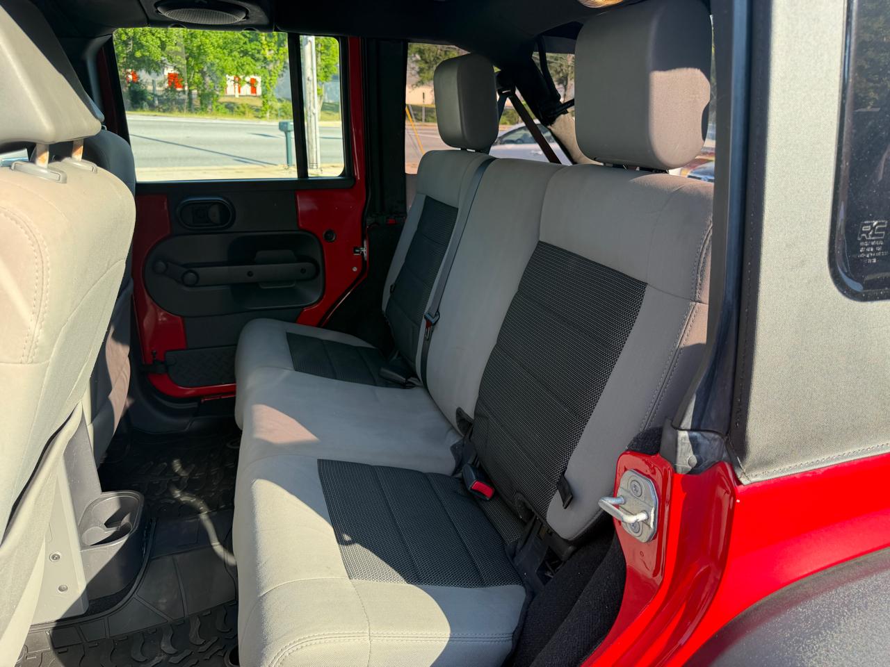Jeep Wrangler Unlimited Sport RWD 2010