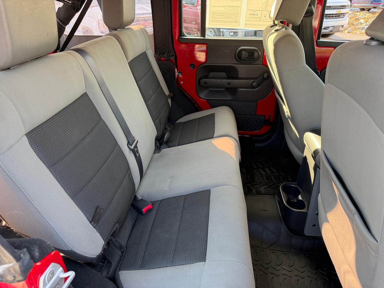 Jeep Wrangler Unlimited Sport RWD 2010