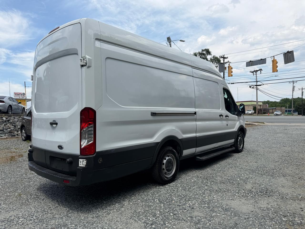 Ford Transit 350 Van High Roof w/Sliding Pass. 148-in. WB EL 2015