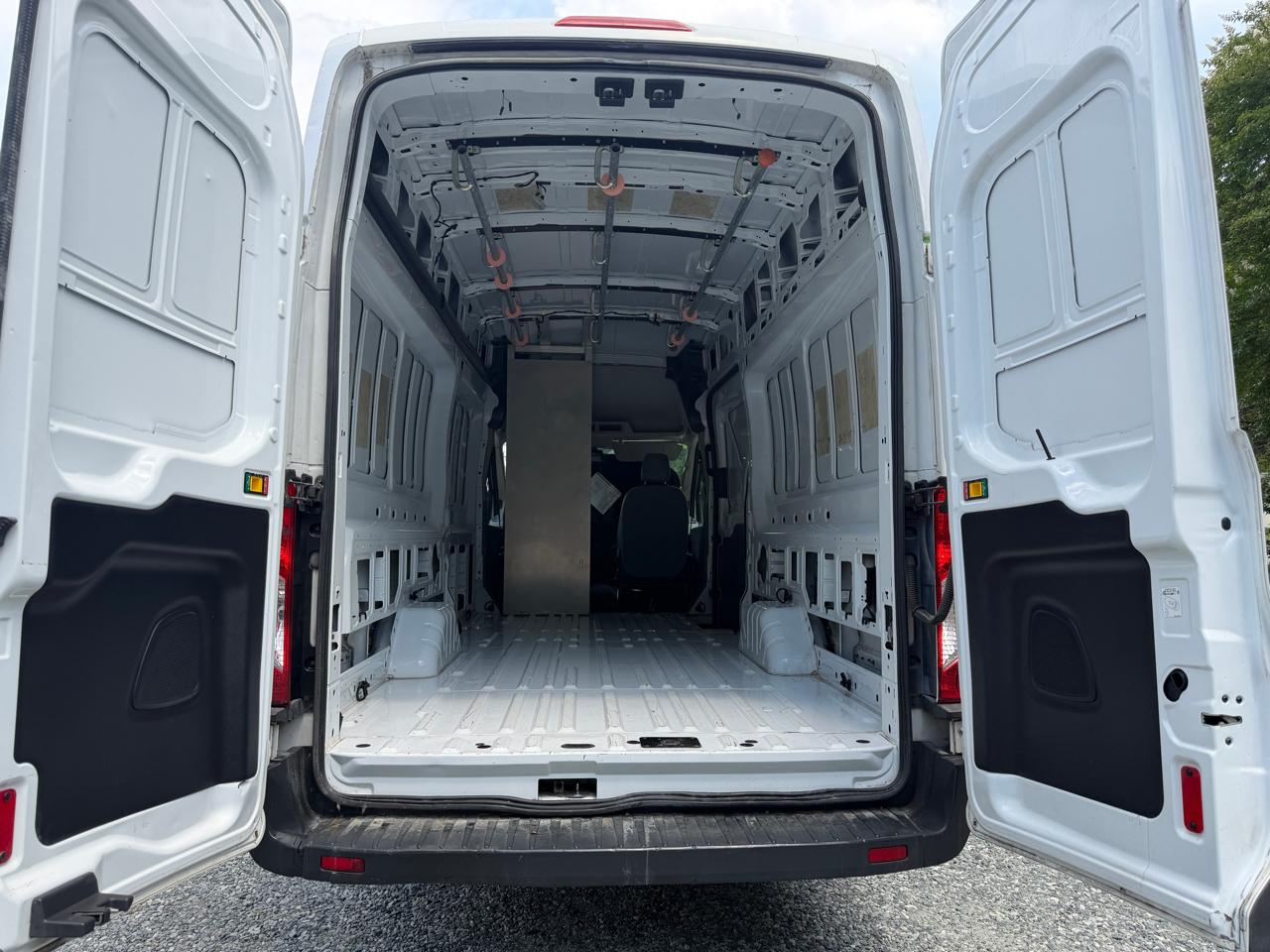 Ford Transit 350 Van High Roof w/Sliding Pass. 148-in. WB EL 2015