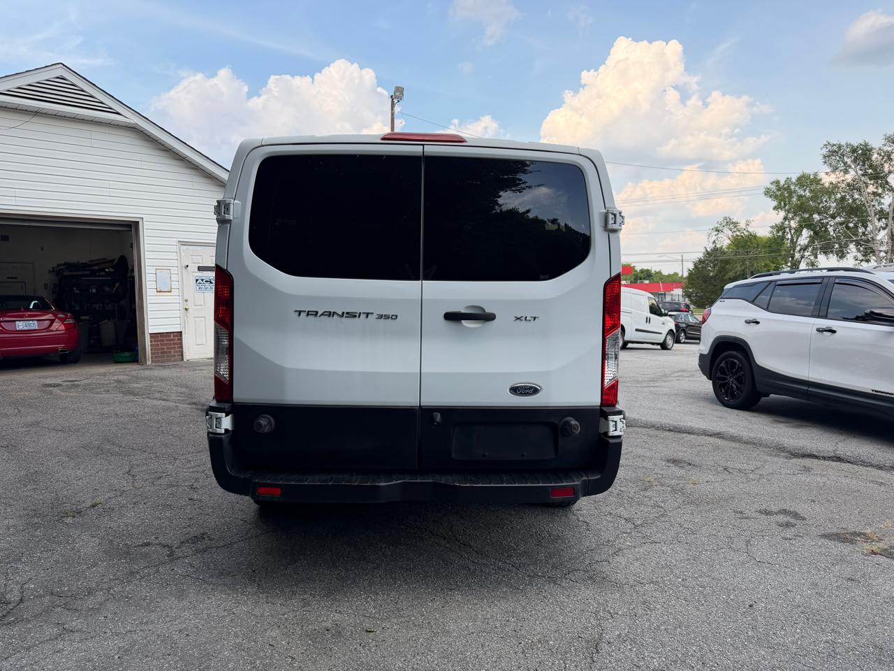 Ford Transit 350 Wagon Low Roof XLT 60/40 Pass. 148-in. WB 2015