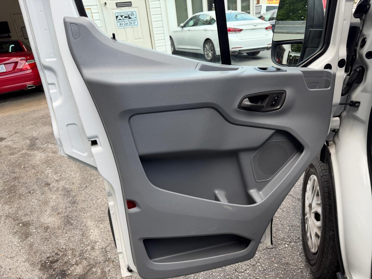 Ford Transit 350 Wagon Low Roof XLT 60/40 Pass. 148-in. WB 2015