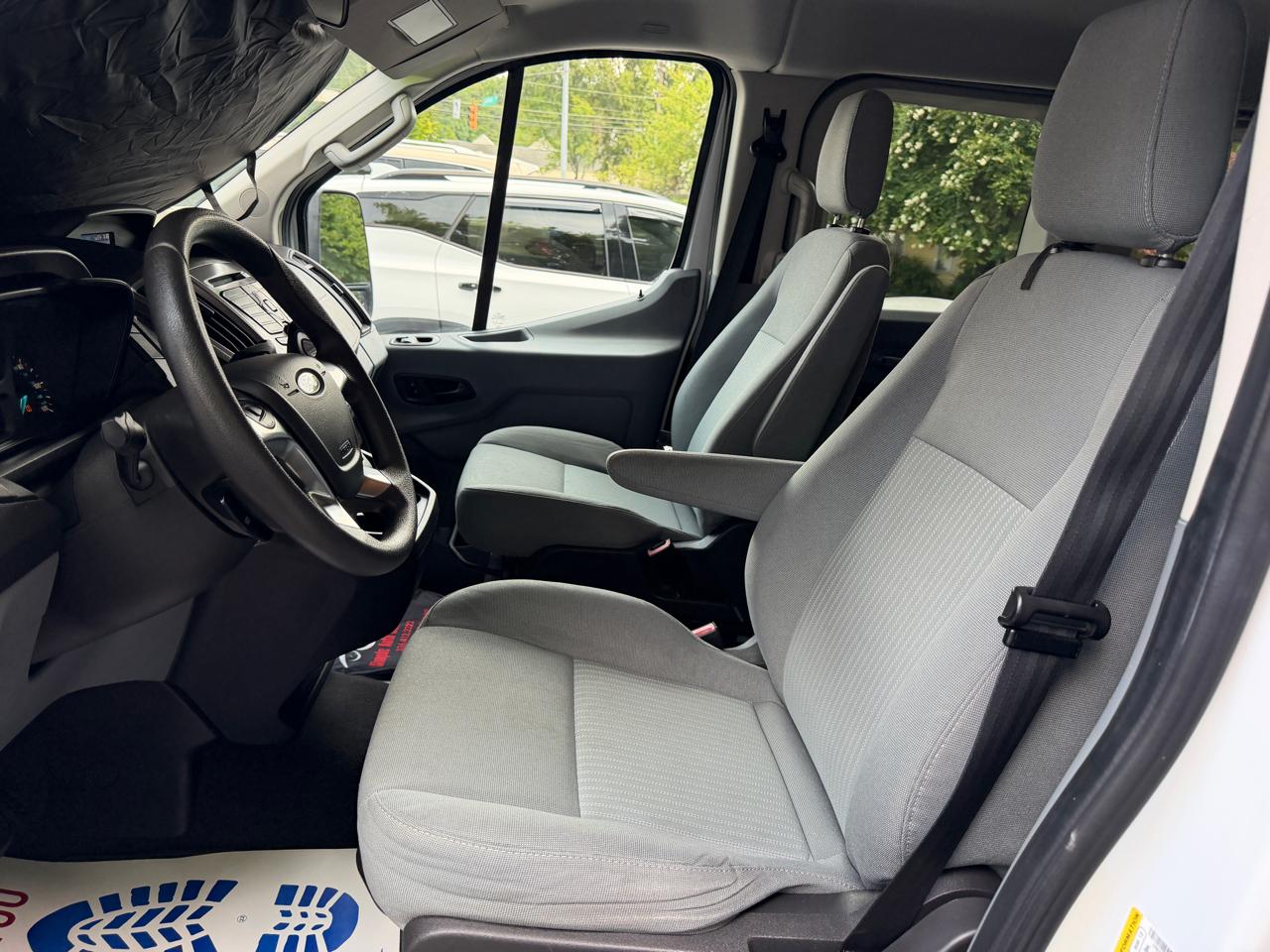 Ford Transit 350 Wagon Low Roof XLT 60/40 Pass. 148-in. WB 2015